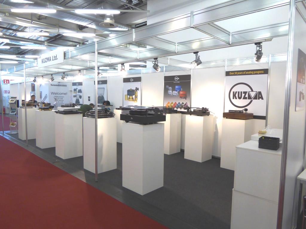 MUNCHEN 2019 KUZMA STAND 2 LR.jpg